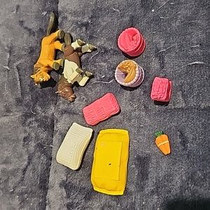 Vintage The Littlest Pet Shop Horses with food